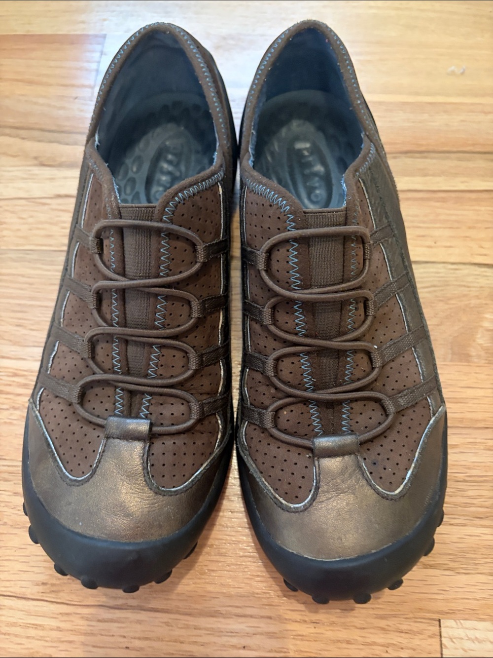 Like New! Clarks PRIVO Metallic Brown Bungee Athletic Sneakers Women Size 7.5